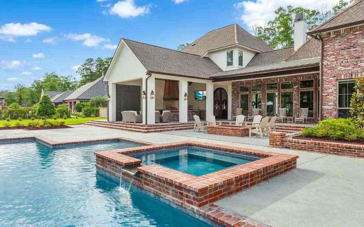 Gunite swimming pool and raised brick spa from the Blue Wave Pools gallery
